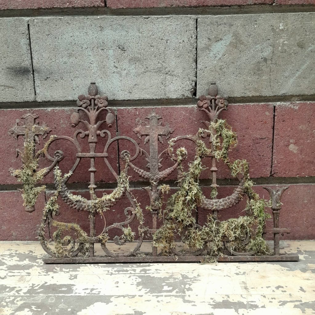 Morceau de grille de cimetière, XIXÈME, fonte de fer 3