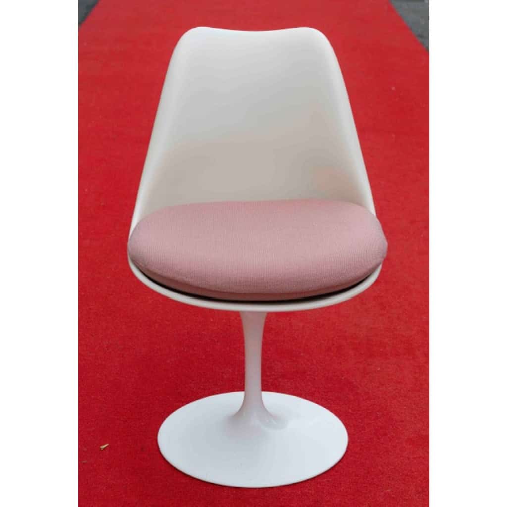 Eero SAARINEN (1910-1961) & KNOLL INTERNATIONAL (éditeur) 6 chaises pivotantes 4