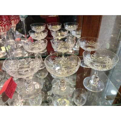 12 coupes à champagne modèle Massenet cristallerie Saint Louis 12 coupes à champagne modèle Massenet cristallerie Saint Louis