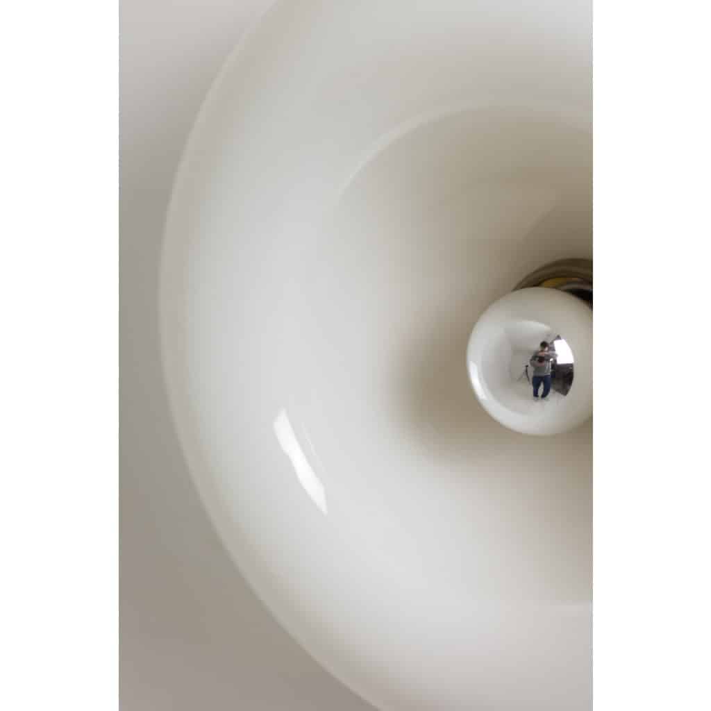 Castiglioni. Paire d’appliques en verre opalin. 20e siècle. 11