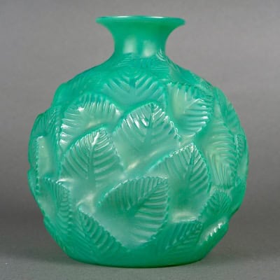 1926 René Lalique – Vase Ormeaux Verre Vert Jade 1926 René Lalique – Vase Ormeaux Verre Vert Jade