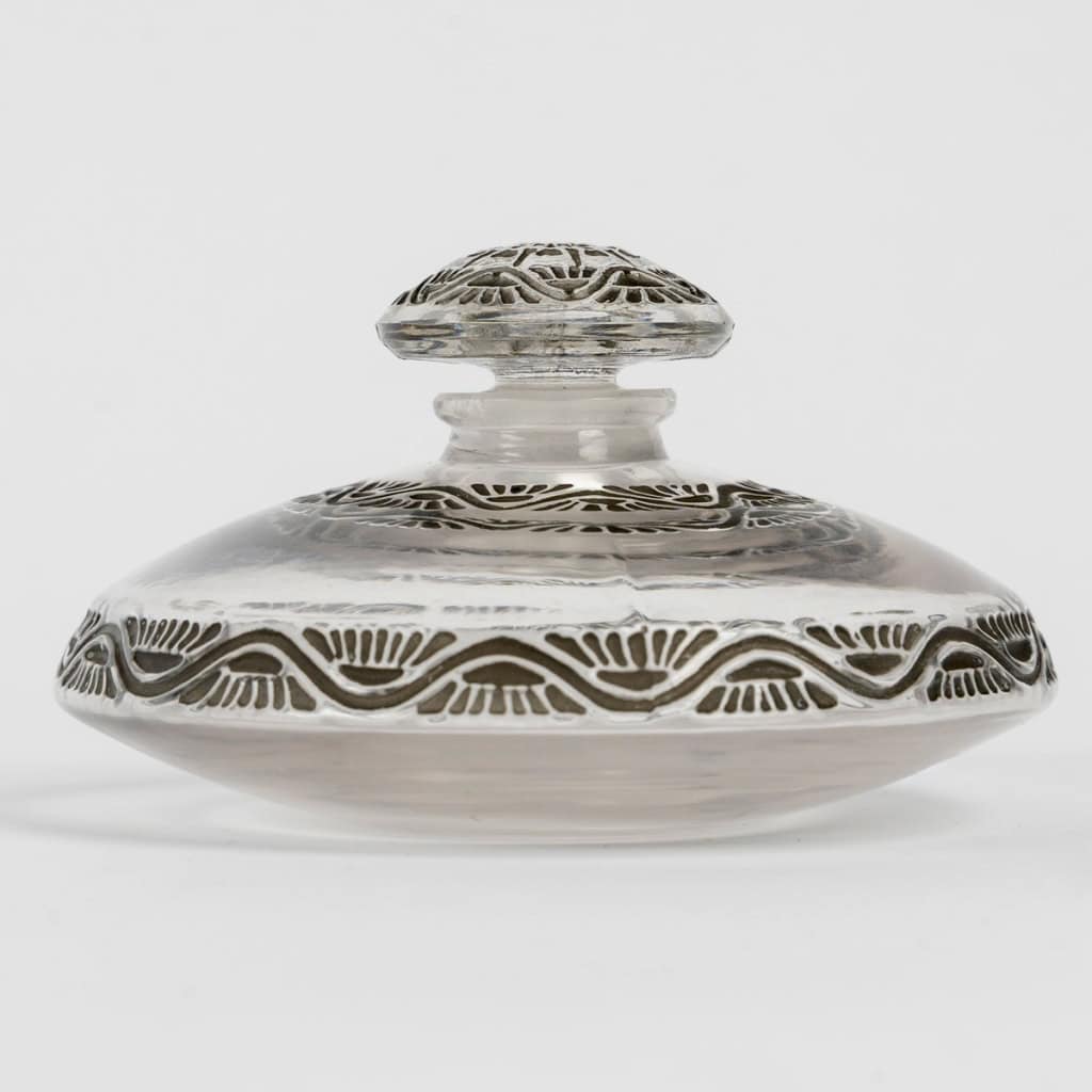 1912 René Lalique – Flacon Lentilles Verre Blanc Patiné Noir 3