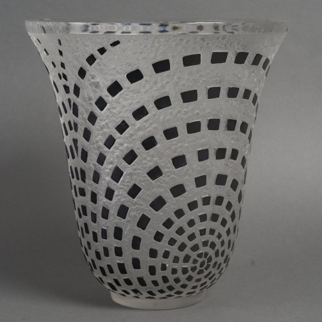 René LALIQUE – Vase « Damiers » créé en 1935 3