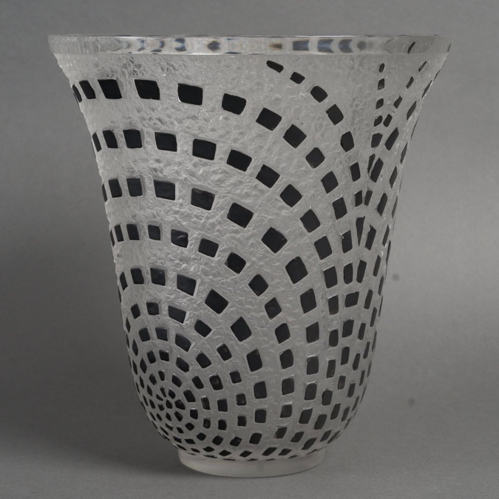 René LALIQUE – Vase « Damiers » créé en 1935 8