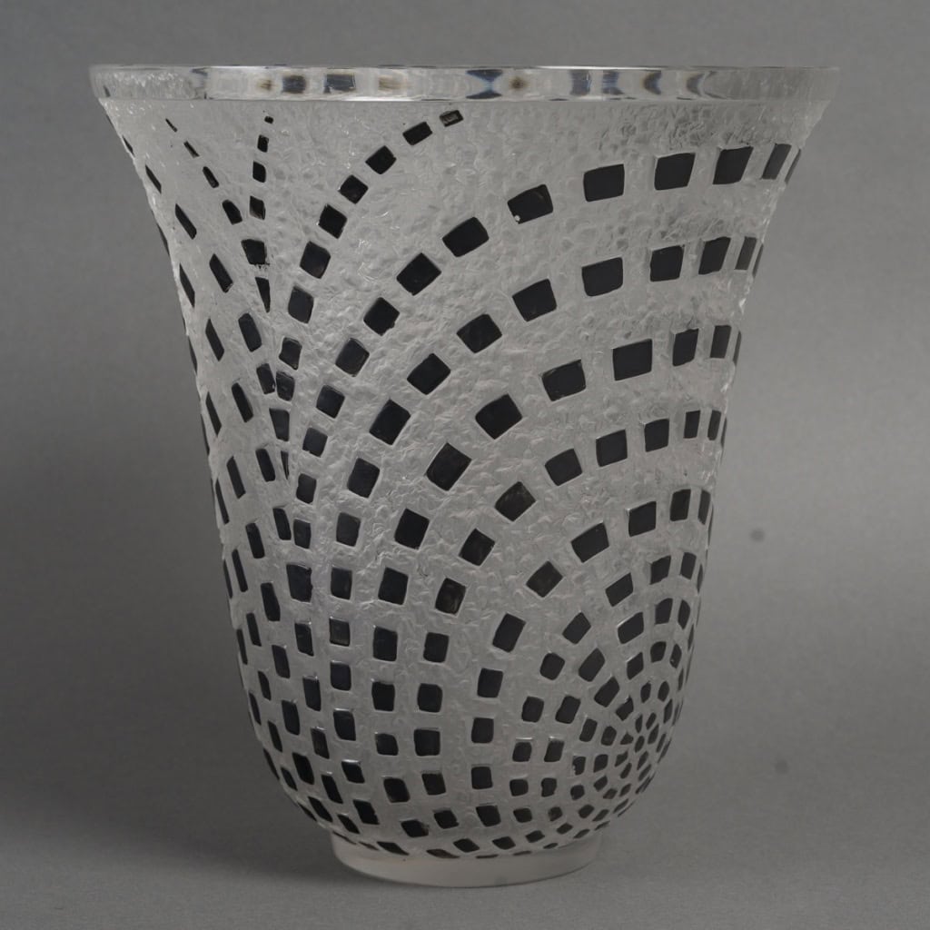 René LALIQUE – Vase « Damiers » créé en 1935 10