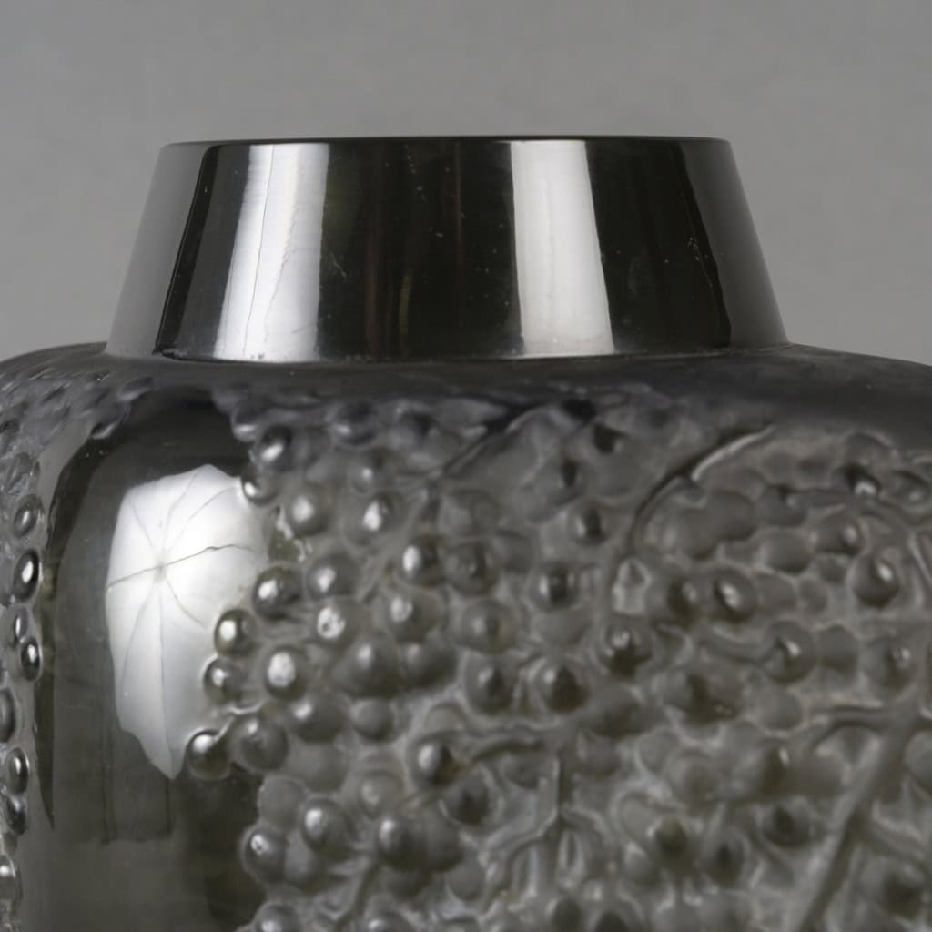 René LALIQUE – Vase « Poivrier » créé en 1921 8