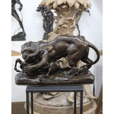Sculpture – Tigre Surprenant Une Antilope , Antoine – Louis Barye , F.Barbedienne – Bronze Sculpture – Tigre Surprenant Une Antilope , Antoine – Louis Barye , F.Barbedienne – Bronze