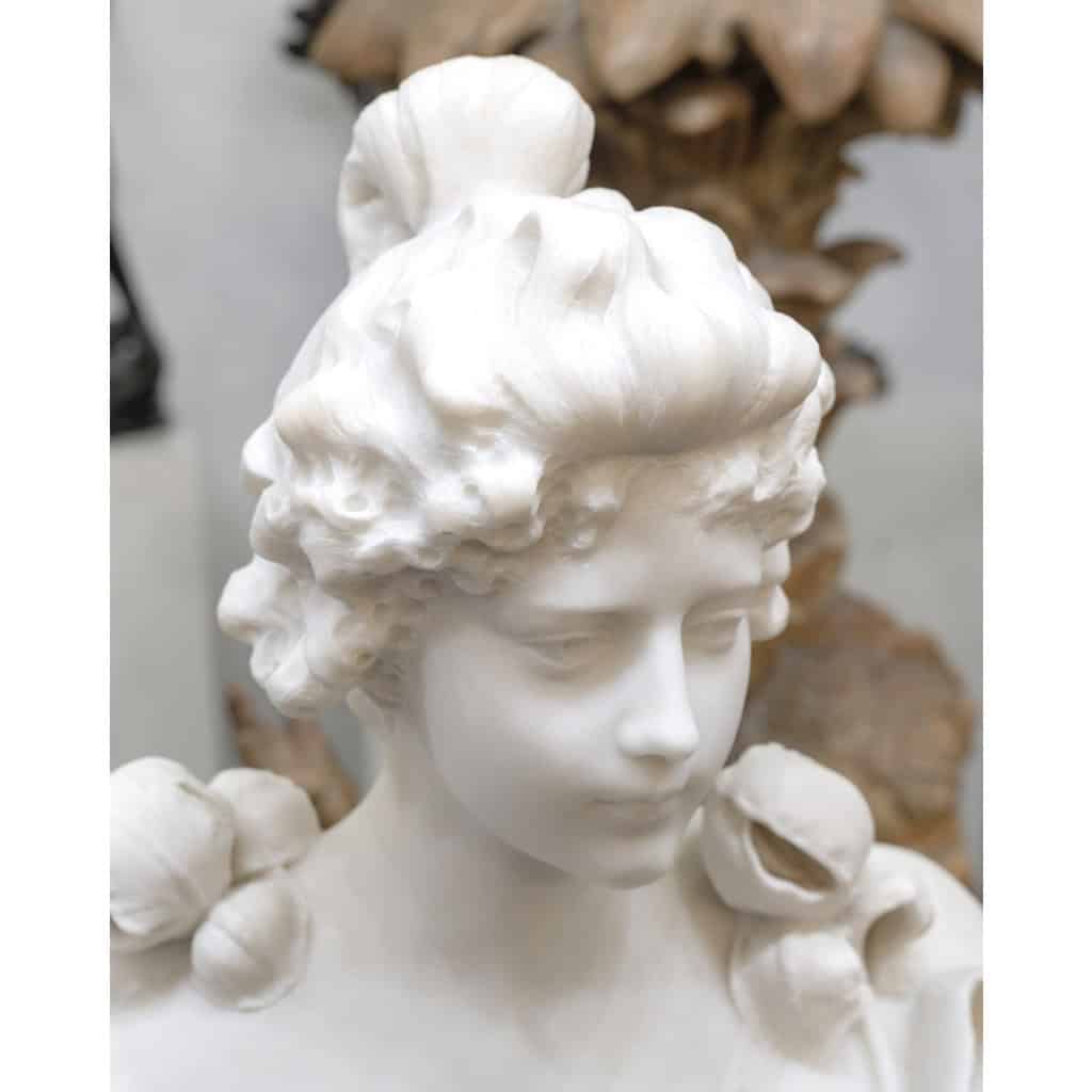 Sculpture – Buste De Jeune Femme Aux Fleurs , Vittorio Pochini (1860-1908) – Marbre 11 Sculpture – Buste De Jeune Femme Aux Fleurs , Vittorio Pochini (1860-1908) – Marbre 11