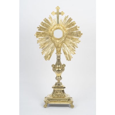 Ostensoir en bronze doré à décor de chérubins, d’époque Napoléon III (1848-1870), XIXème siècle. Ostensoir en bronze doré à décor de chérubins, d’époque Napoléon III (1848-1870), XIXème siècle.