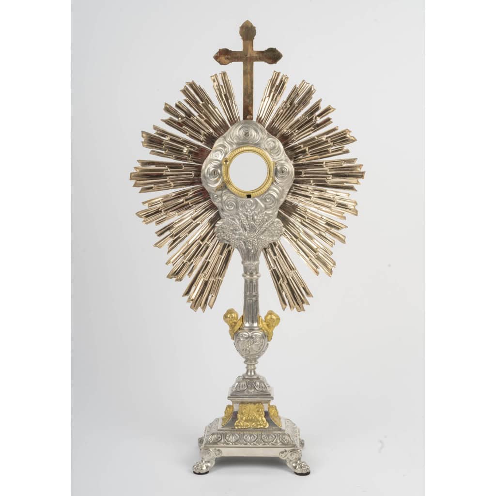 Ostensoir à décor de chérubins, d’époque Napoléon III (1848-1870), XIXème siècle. 8 Ostensoir à décor de chérubins, d’époque Napoléon III (1848-1870), XIXème siècle. 8