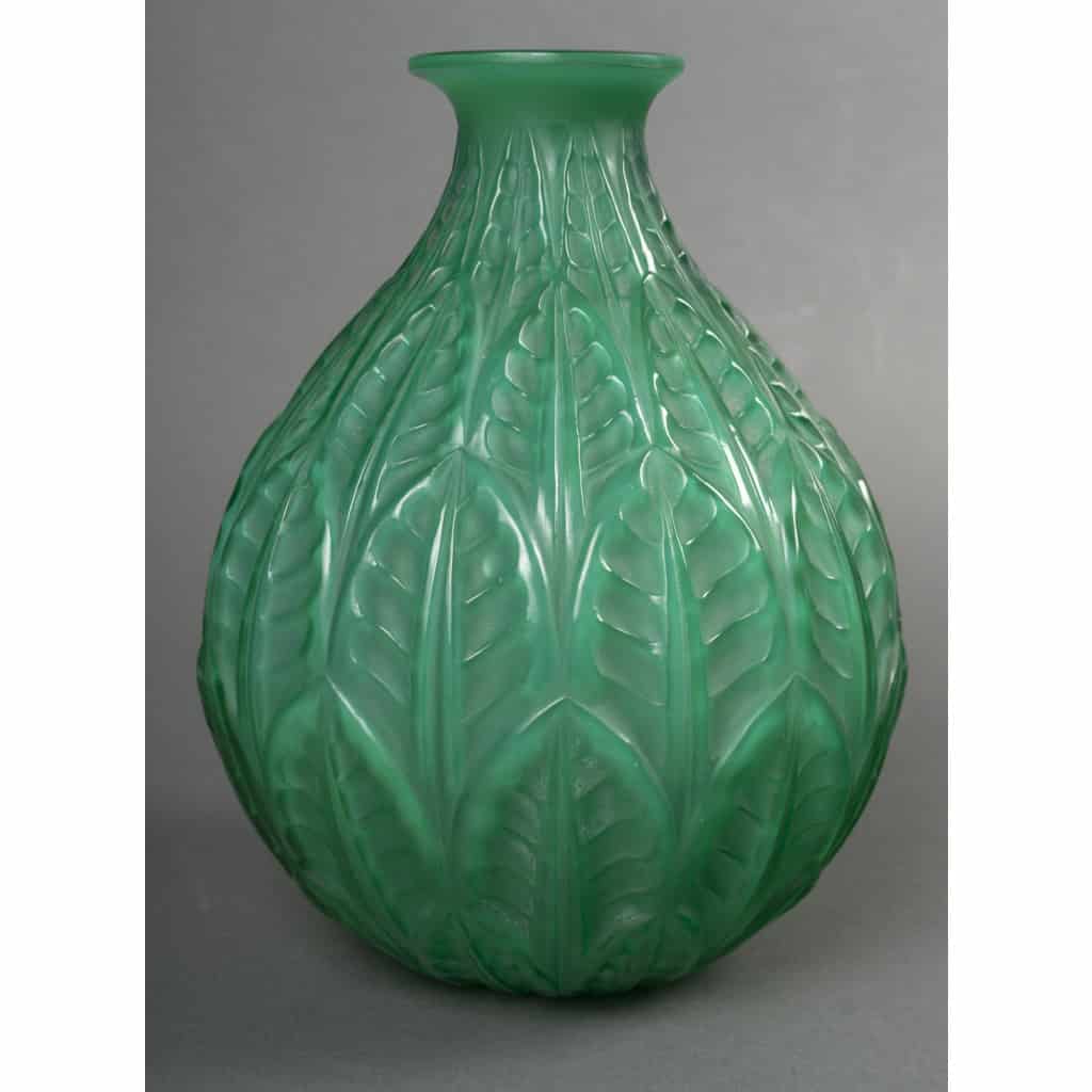 R. LALIQUE – VASE MALESHERBES créé en 1927 8