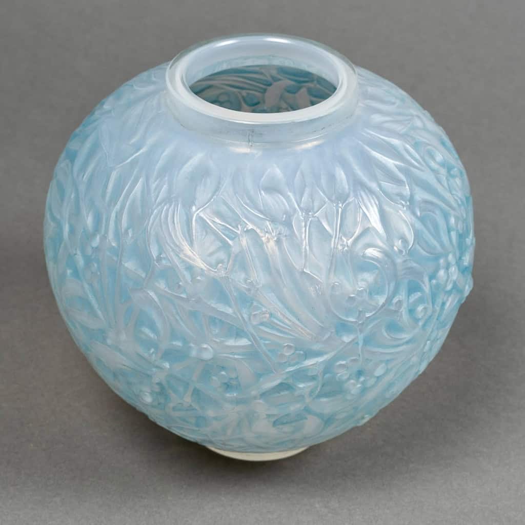 1920 René Lalique – Vase Gui Verre Opalescent Patiné Bleu 5