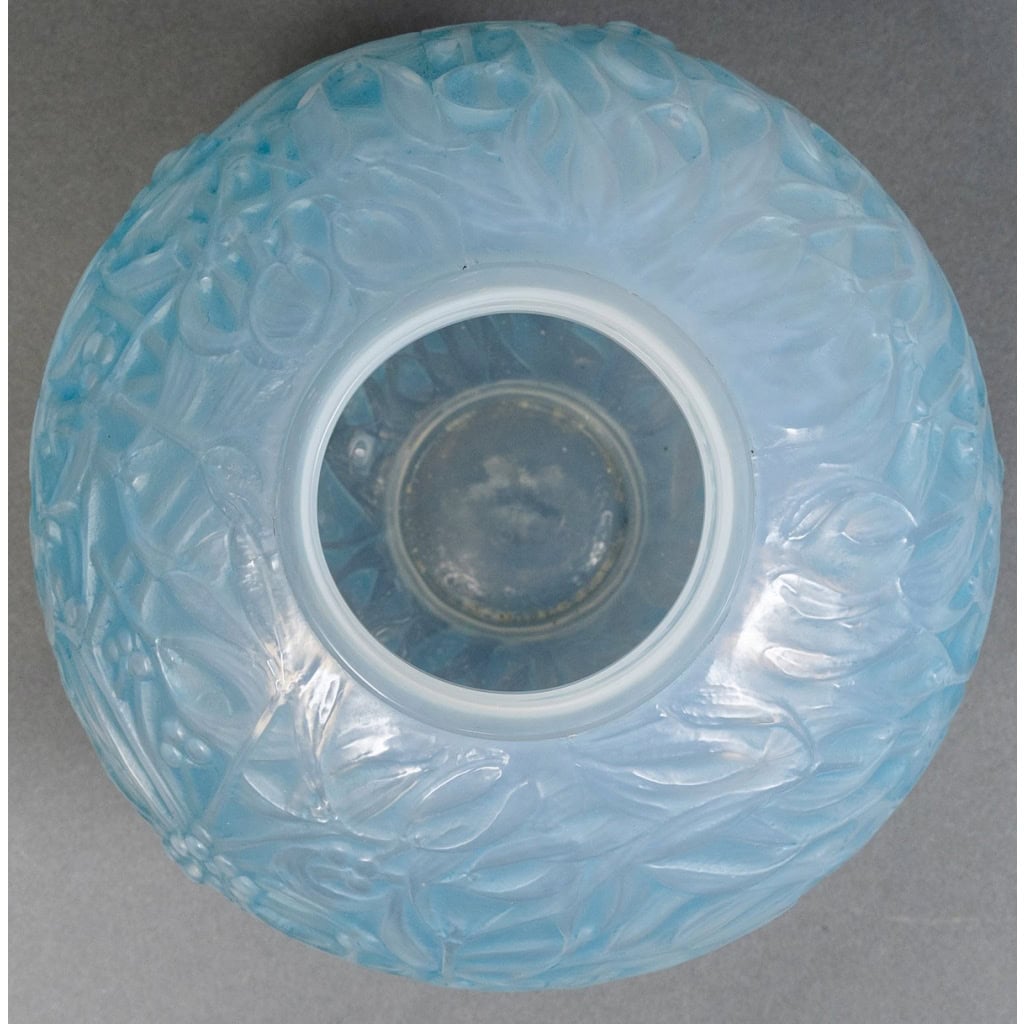 1920 René Lalique – Vase Gui Verre Opalescent Patiné Bleu 7