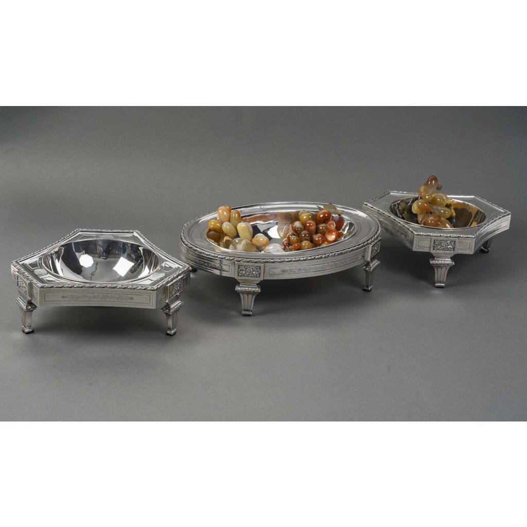 BOIN TABURET – CENTRE DE TABLE EN TROIS PARTIES ARGENT MASSIF FIN XIXe 3 BOIN TABURET – CENTRE DE TABLE EN TROIS PARTIES ARGENT MASSIF FIN XIXe 3