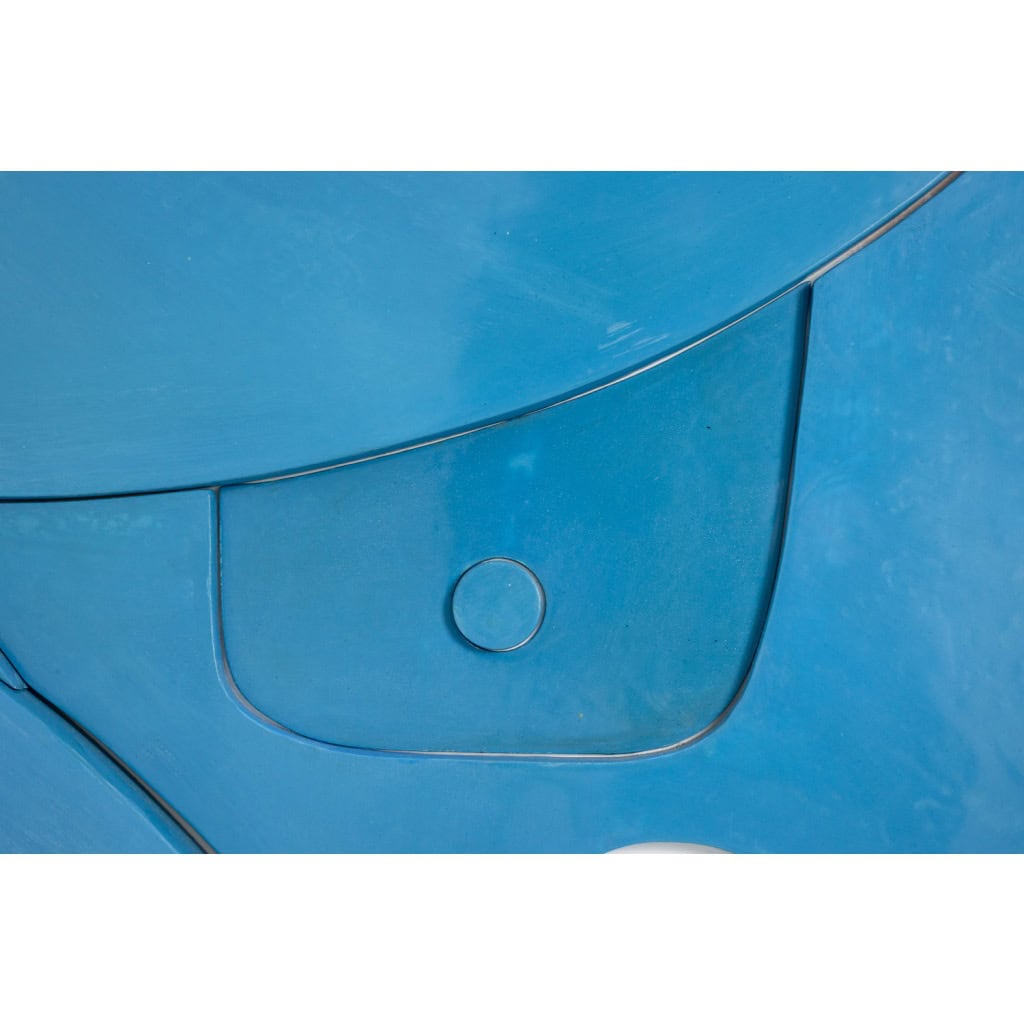 Bas-relief en bois laqué bleu. Travail contemporain d’artiste français 5