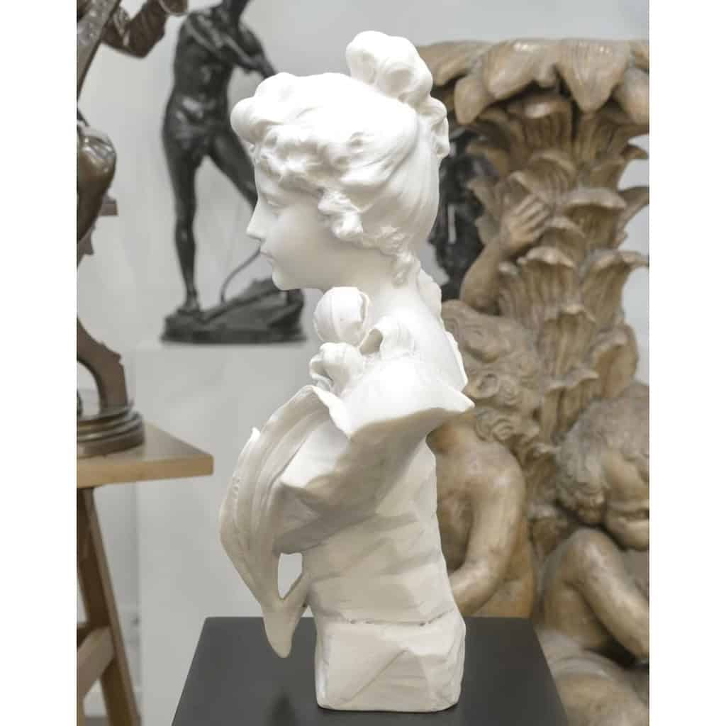 Sculpture – Buste De Jeune Femme Aux Fleurs , Vittorio Pochini (1860-1908) – Marbre 7 Sculpture – Buste De Jeune Femme Aux Fleurs , Vittorio Pochini (1860-1908) – Marbre 7