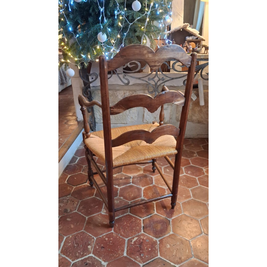 Un fauteuil paillé provençal en merisier. Fin 18ème 5 Un fauteuil paillé provençal en merisier. Fin 18ème 5