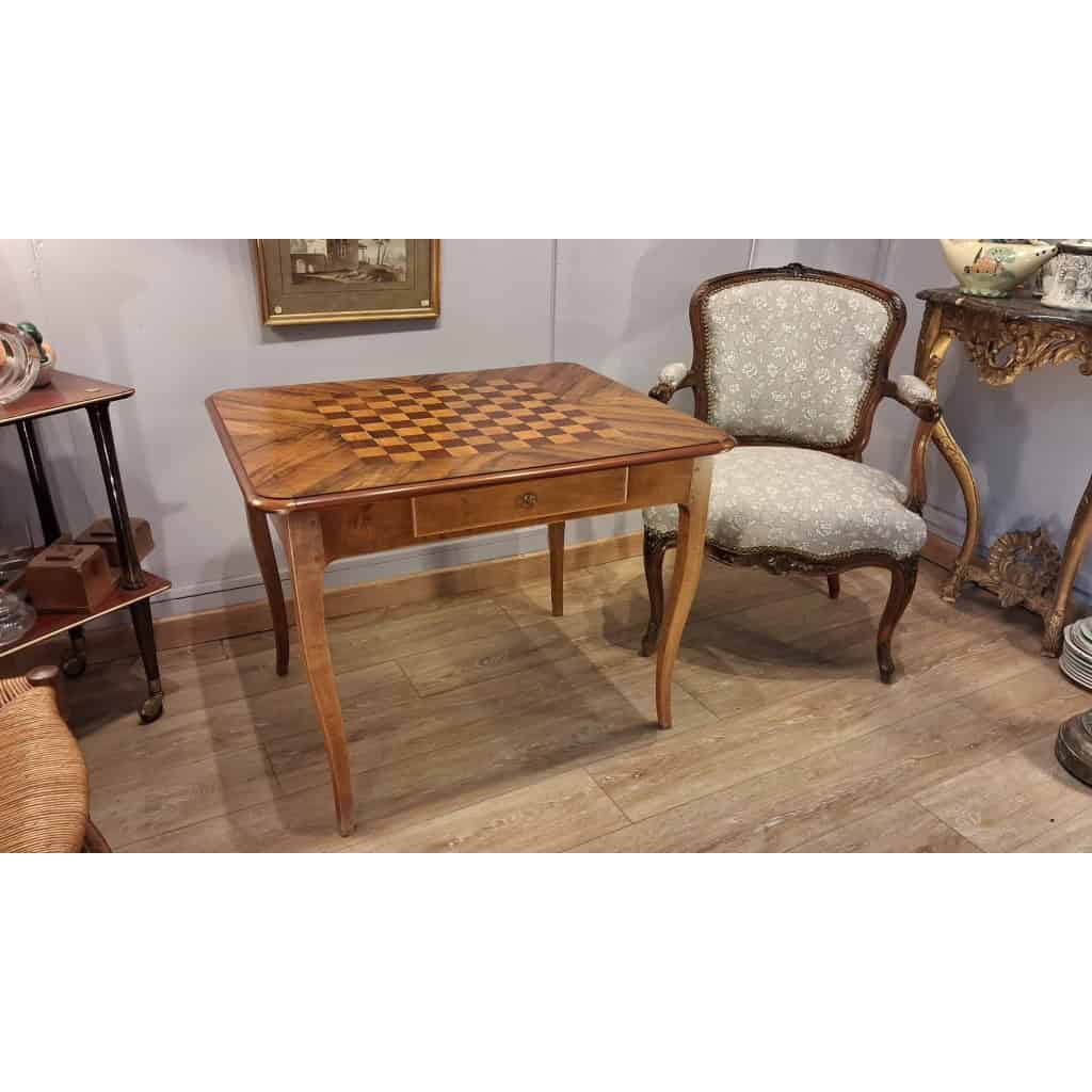 Une table à jeux d&rsquo;époque Louis XV 3