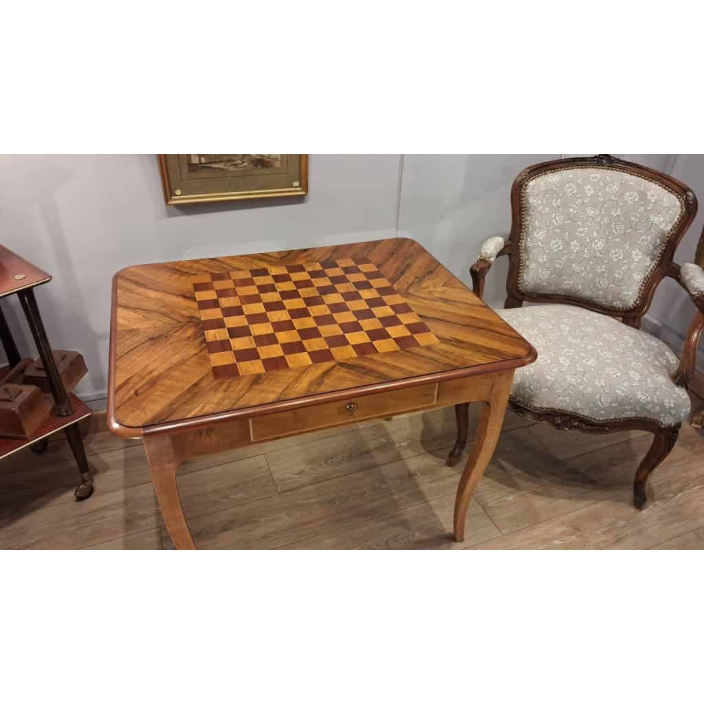 Une table à jeux d&rsquo;époque Louis XV 5