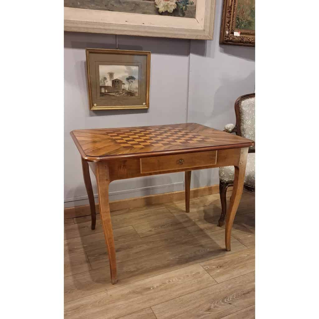 Une table à jeux d&rsquo;époque Louis XV 4