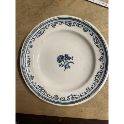 Assiette en MOUSTIER