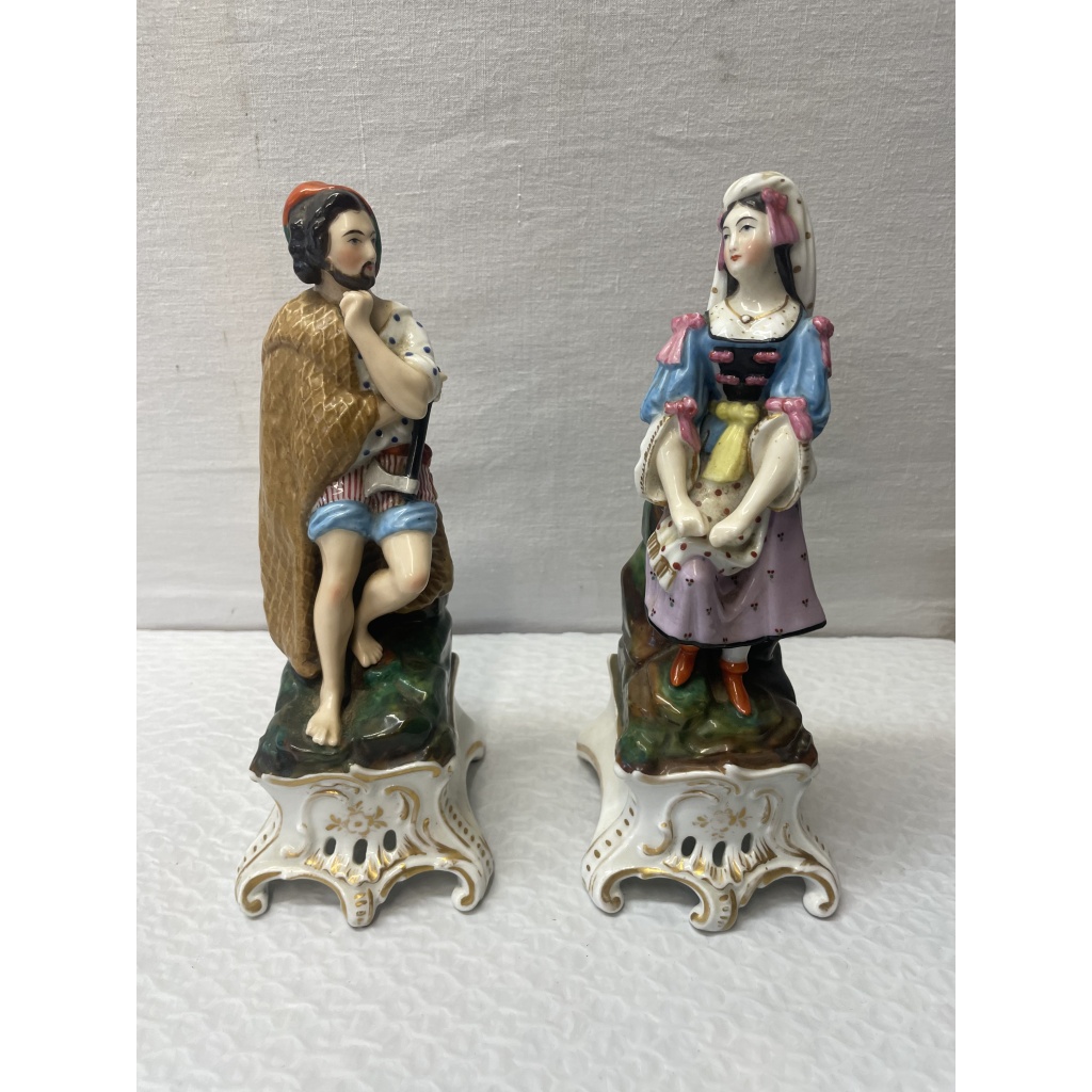 Couple en porcelaine,encriers. 3
