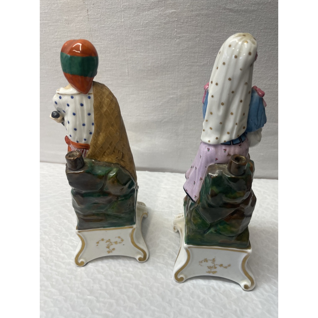 Couple en porcelaine,encriers. 4