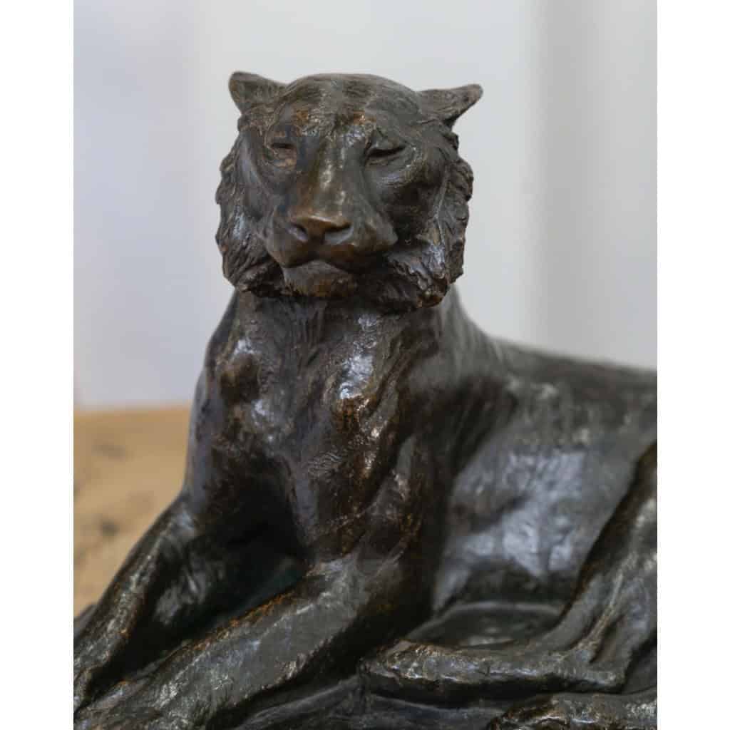 Sculpture – Le Tigre Couché , François Auguste Hippolyte Peyrol (1856-1929) – Bronze 4 Sculpture – Le Tigre Couché , François Auguste Hippolyte Peyrol (1856-1929) – Bronze 4