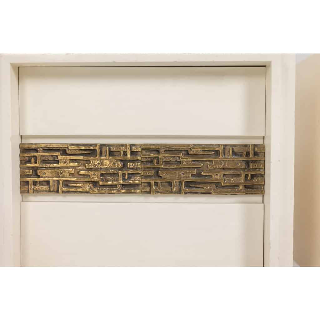 Luciano Frigerio. Paire de chevets en bois laqué et bronze. Années 70 9