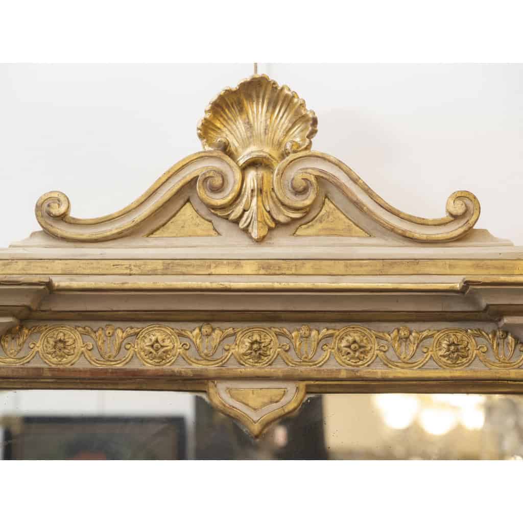 Paire de miroirs écussons du 19ème siècle. 7