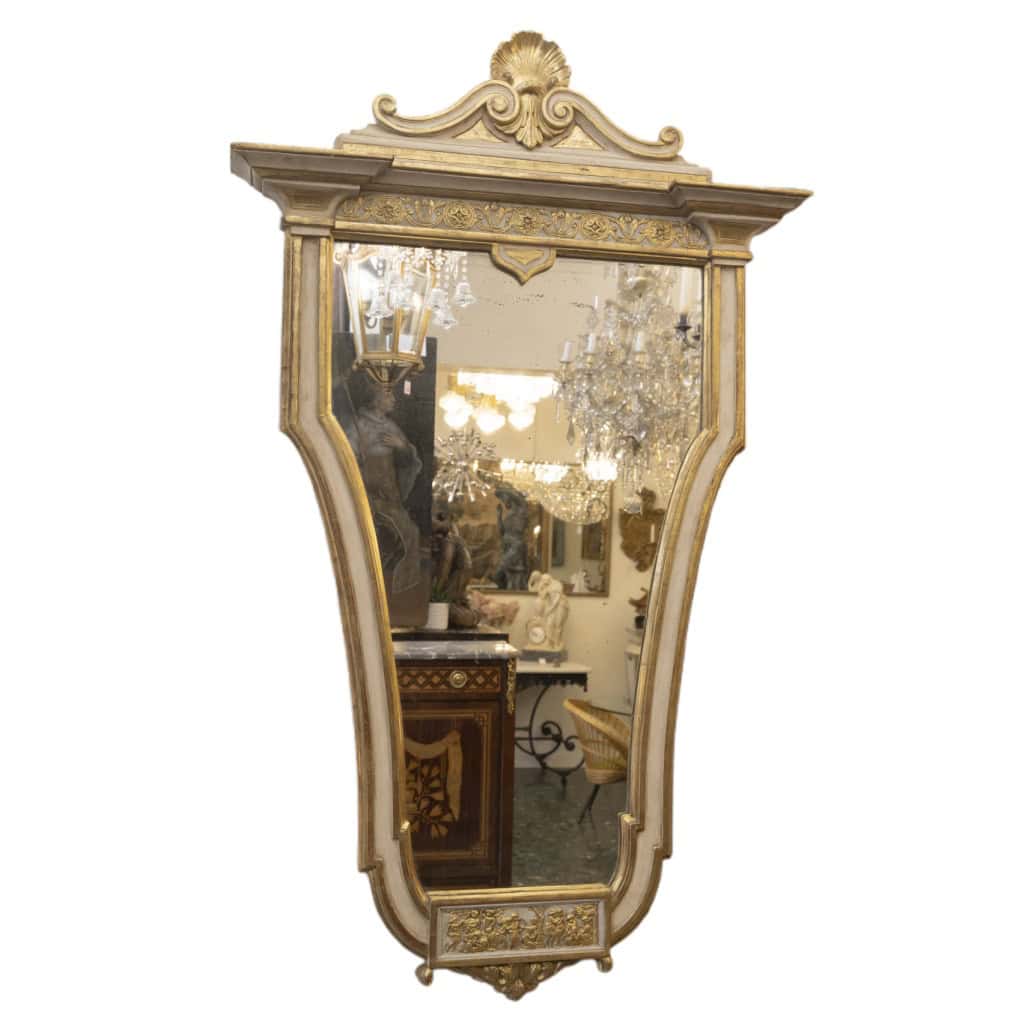 Paire de miroirs écussons du 19ème siècle. 4