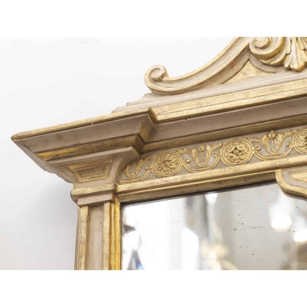 Paire de miroirs écussons du 19ème siècle. 10