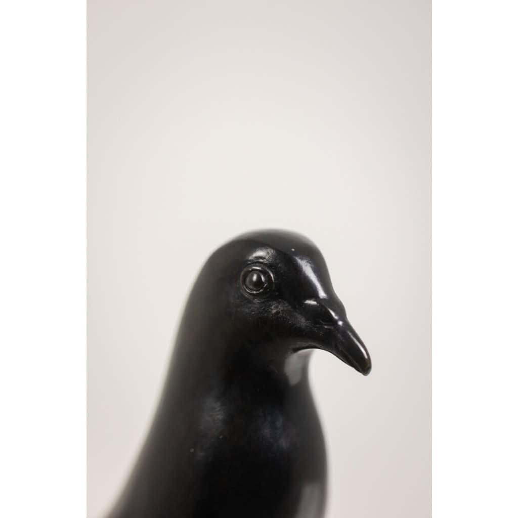 François Pompon, Pigeon, sculpture en bronze. Tirage de 2006 8
