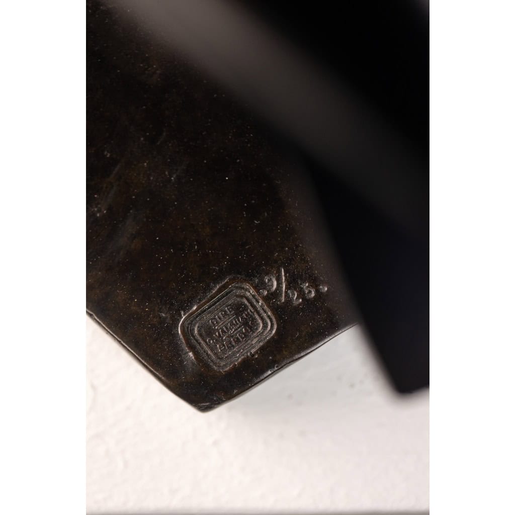 François Pompon, Pigeon, sculpture en bronze. Tirage de 2006 10