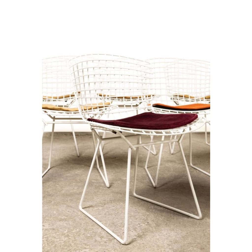 Harry BERTOIA (1915-1978) pour KNOLL INTERNATIONAL, éditeur. 4 Chaises « Diamond » 4