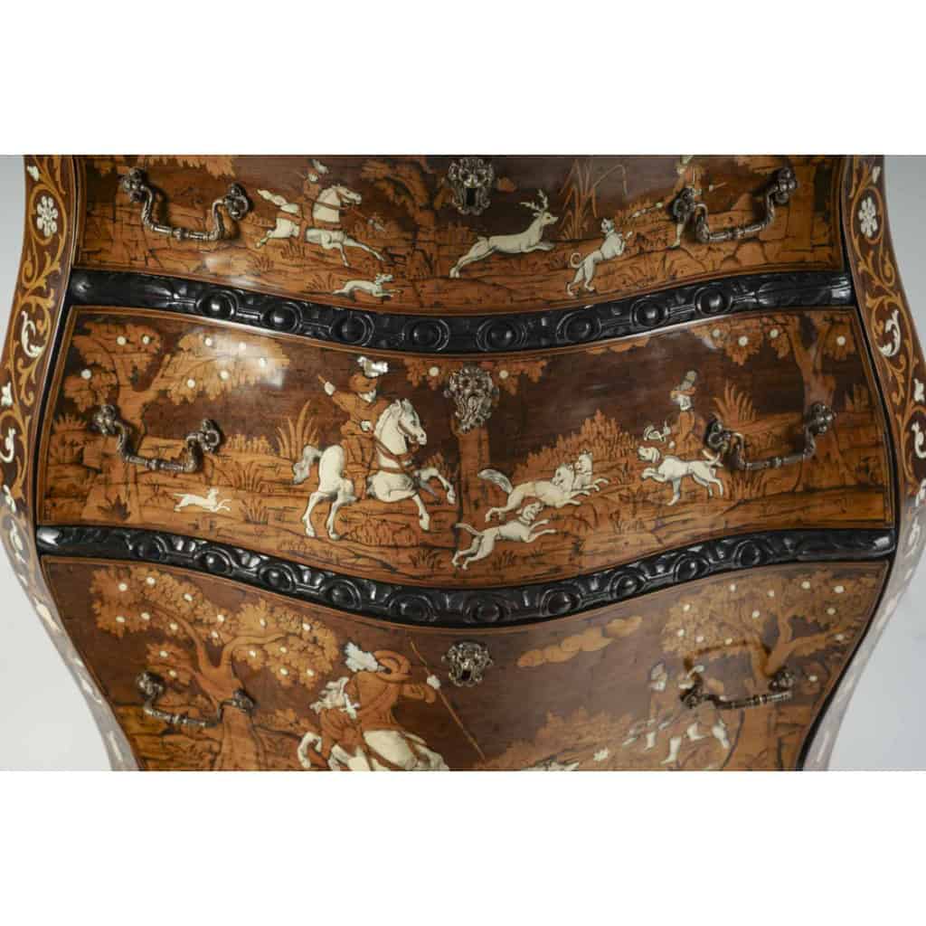 Commode lombarde, d’époque Fin XVIIIème/Début XIXème. 6 Commode lombarde, d’époque Fin XVIIIème/Début XIXème. 6