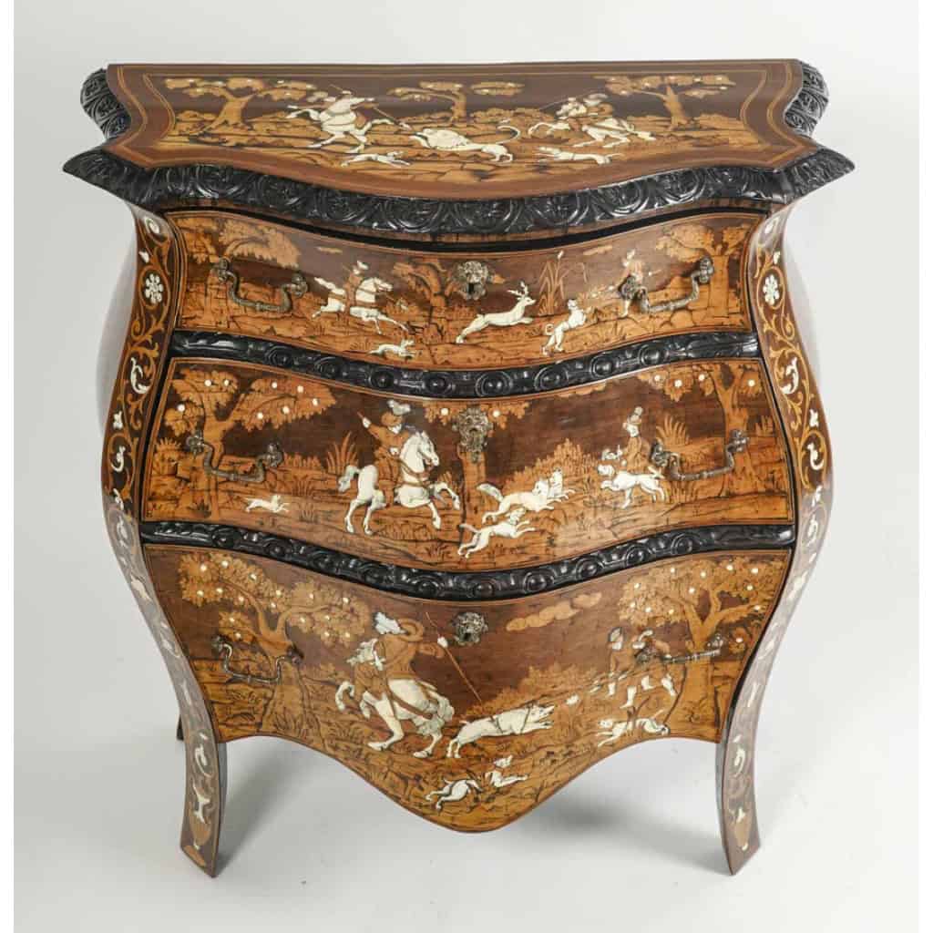 Commode lombarde, d’époque Fin XVIIIème/Début XIXème. 3 Commode lombarde, d’époque Fin XVIIIème/Début XIXème. 3