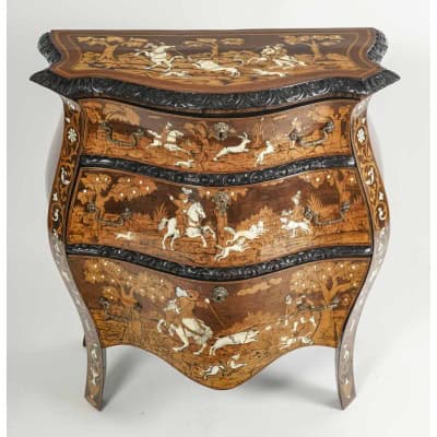Commode lombarde, d’époque Fin XVIIIème/Début XIXème. Commode lombarde, d’époque Fin XVIIIème/Début XIXème.