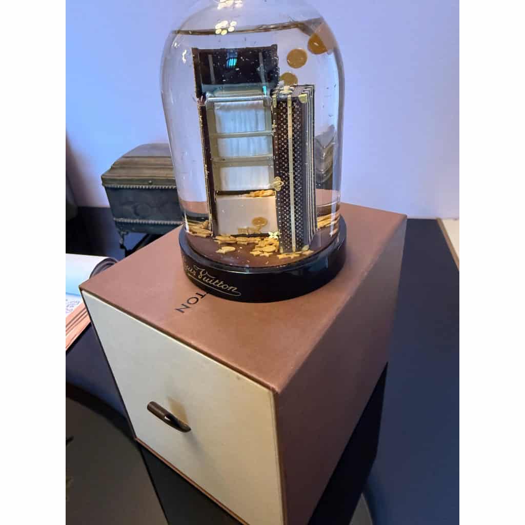 Boule à neige Louis Vuitton malle wardrobe 4 Boule à neige Louis Vuitton malle wardrobe 4