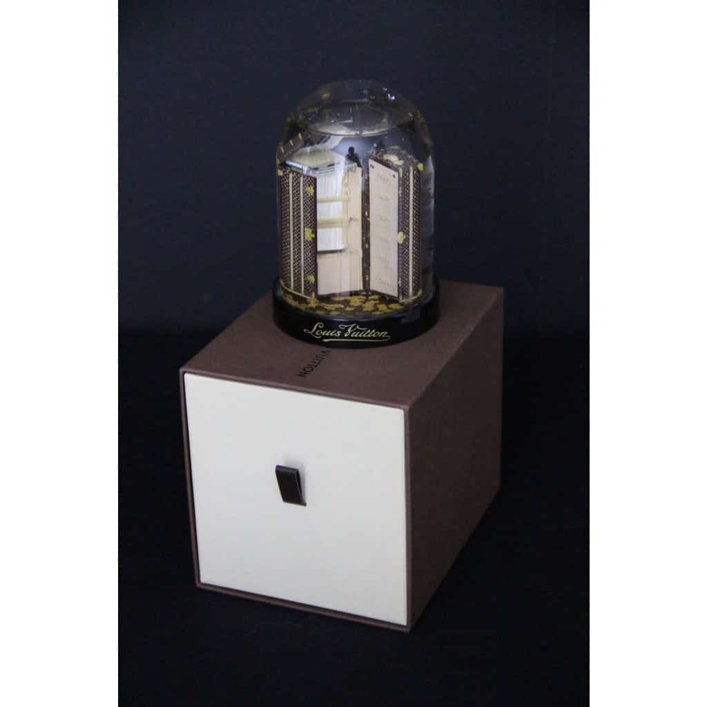 Boule à neige Louis Vuitton malle wardrobe 7 Boule à neige Louis Vuitton malle wardrobe 7