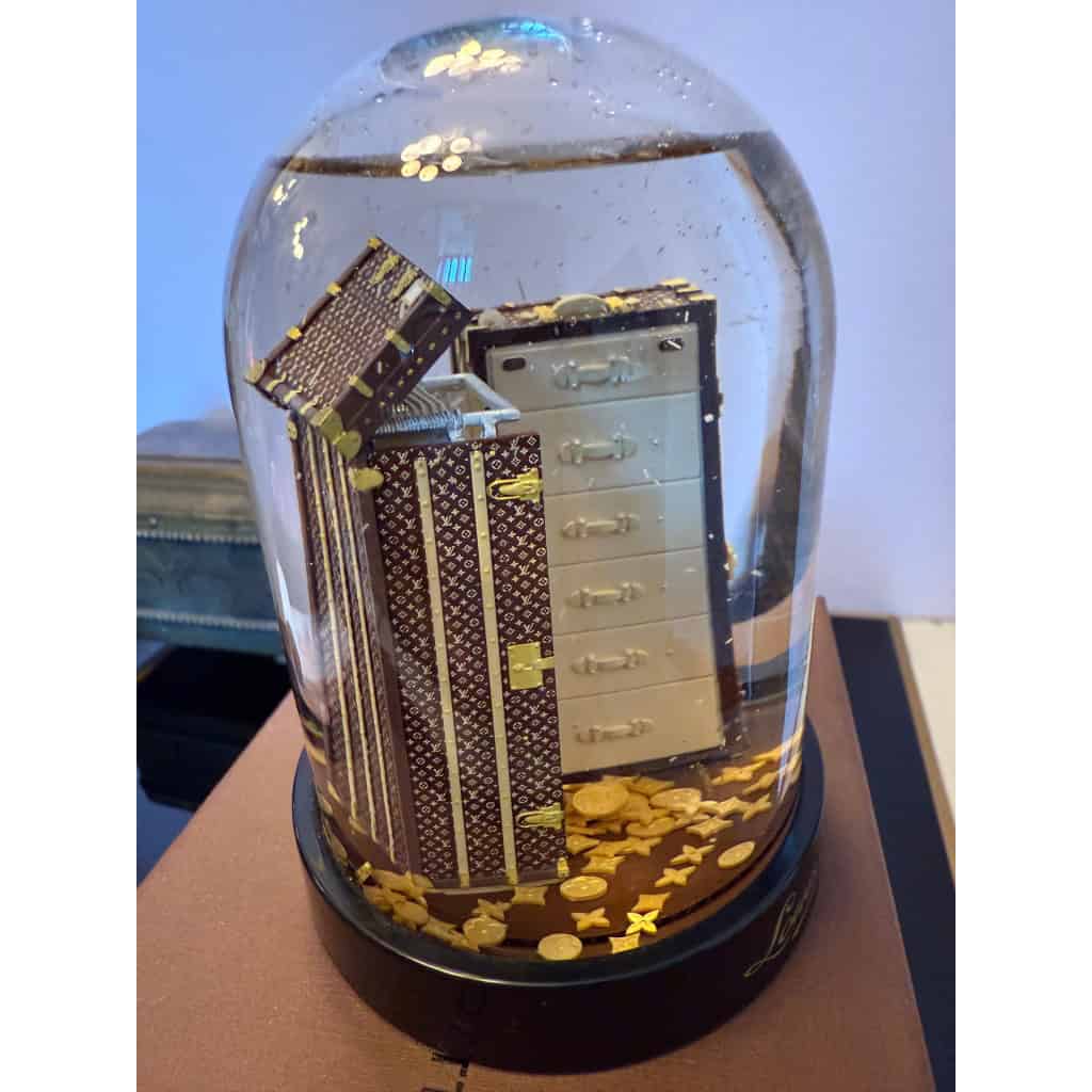 Boule à neige Louis Vuitton malle wardrobe 13 Boule à neige Louis Vuitton malle wardrobe 13