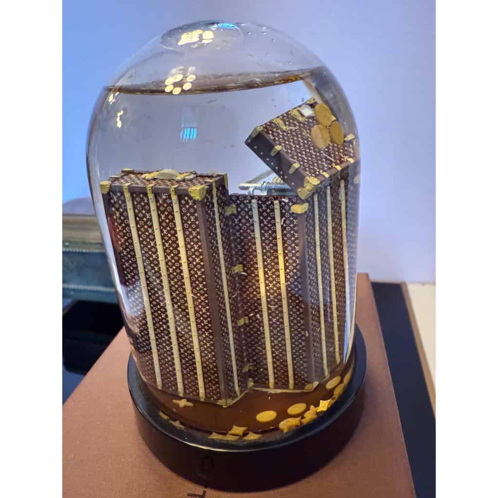 Boule à neige Louis Vuitton malle wardrobe 15 Boule à neige Louis Vuitton malle wardrobe 15