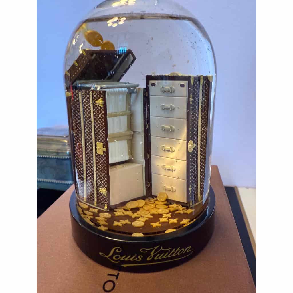 Boule à neige Louis Vuitton malle wardrobe 17 Boule à neige Louis Vuitton malle wardrobe 17