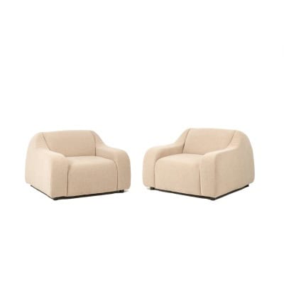 Paire de larges et confortables fauteuils en tissu beige. Contemporains