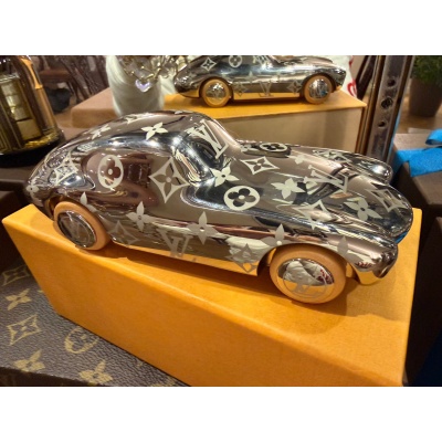Click to enlarge Presse papier Louis Vuitton en forme de voiture de sport Click to enlarge Presse papier Louis Vuitton en forme de voiture de sport