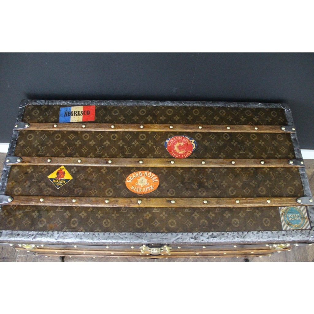 Malle Vuitton courrier 100 cm en toile tissée 13