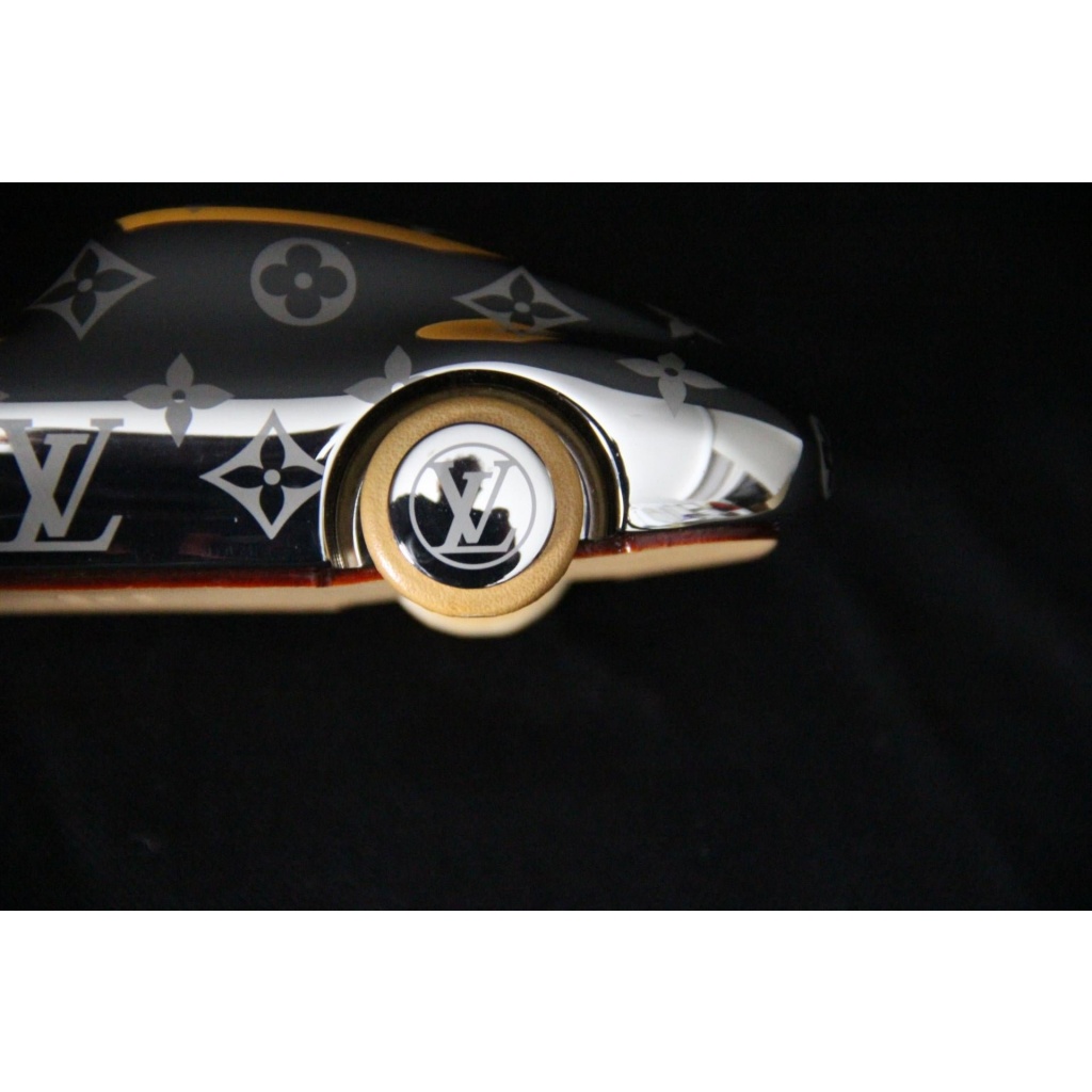 Click to enlarge Presse papier Louis Vuitton en forme de voiture de sport 13 Click to enlarge Presse papier Louis Vuitton en forme de voiture de sport 13