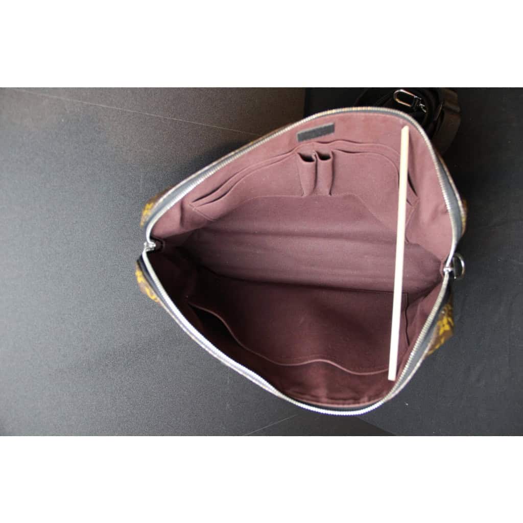 Porte-documents Louis Vuitton Monogram Macassar – Garniture en cuir noir 13