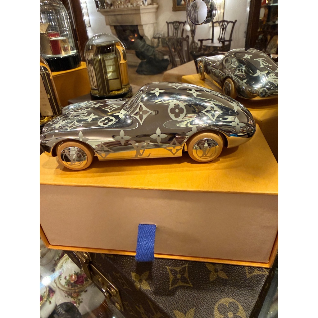 Click to enlarge Presse papier Louis Vuitton en forme de voiture de sport 14 Click to enlarge Presse papier Louis Vuitton en forme de voiture de sport 14
