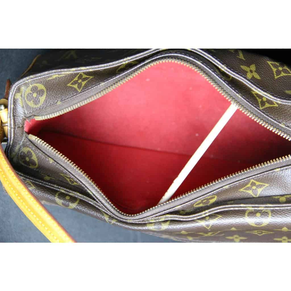 Sac Louis Vuitton Vivacité monogram porté épaule 14